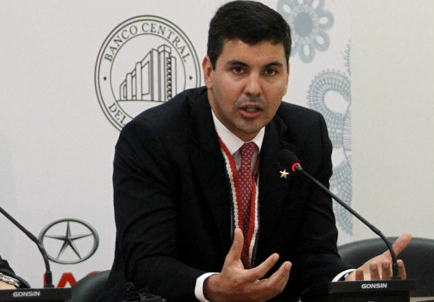 O ministro das Finanas do Paraguai, Santiago Pea, dever ser o candidato governista  Presidncia