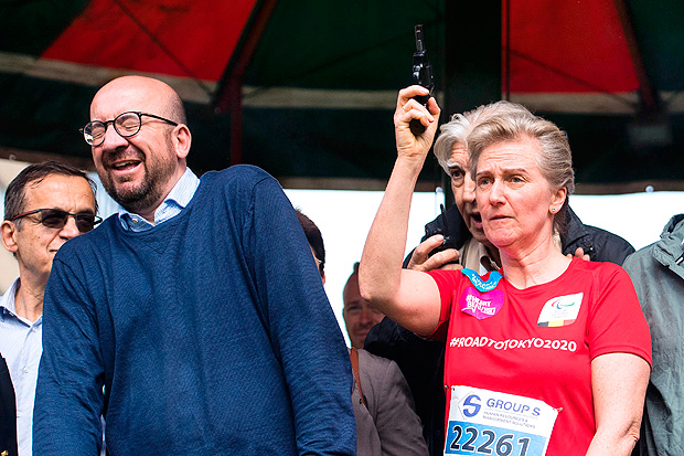 Belgian Prime Minister Charles Michel reacts as Princess Astrid of Belgium gives the start of the 38th edition of the Brussels' 20km run on May 28, 2017, in Brussels. / AFP PHOTO / Belga / LAURIE DIEFFEMBACQ / Belgium OUT