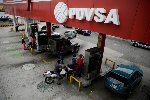 Posto de combustvel da PDVSA, estatal de petrleo da Venezuela, em Caracas