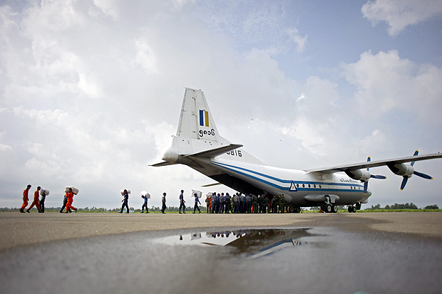 (FILES) This file photo taken on August 5, 2015 shows a Myanmar Air Force Shaanxi Y-8 transport aircraft being unloaded at Sittwe airport in Rakhine state, similar to the aircraft carrying over 100 people that went missing between the southern city of Myeik and Yangon on June 7, 2017. A Myanmar military plane carrying at least 104 people went missing on June 7, 2017 between the southern city of Myeik and Yangon, the army chief's office said, as ships scoured the Andaman sea for the aircraft. / AFP PHOTO / Ye Aung Thu ORG XMIT: YAT1726