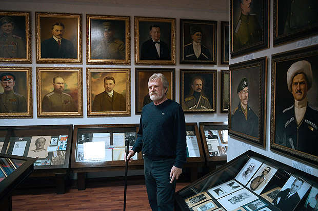 Vladimir Melikhov at his museum, which focuses on the persecution that followed Russias 1917 revolution, in Podolsk, Russia, June 6, 2017. Melikhovs focus on the history of anti-Bolshevik resistance has enraged the authorities. Fonte: James Hill/The New York Times