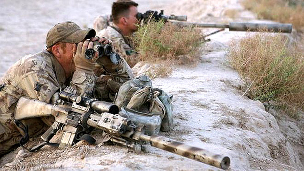 Equipe de atiradores canadenses em ao no Afeganisto 