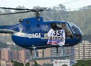 Helicóptero sobrevoa sede do governo e do Supremo, e Maduro fala em terror – Reprodução Helicóptero sobrevoa sede do governo e do Supremo, e Maduro fala em terror – Reprodução