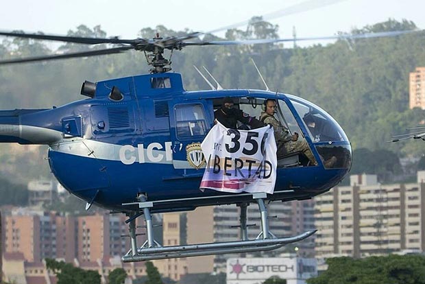 Venezuela - Caracas. Helicoptero sobrevoa sede do governo e do Supremo, e Maduro fala em terror. Reproducao ***DIREITOS RESERVADOS. NO PUBLICAR SEM AUTORIZAO DO DETENTOR DOS DIREITOS AUTORAIS E DE IMAGEM***