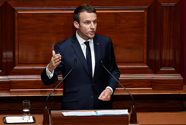 French President Emmanuel Macron delivers a speech during a special congress gathering both houses of parliament (National Assembly and Senate) at the Versailles Palace, near Paris, France, July 3, 2017. REUTERS/Eric Feferberg/Pool ORG XMIT: PAR131