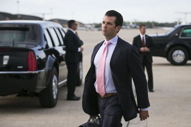 *** ALTA*** FILE Donald Trump Jr. arrives on Air Force One at Joint Base Andrews in Maryland, April 16, 2017. Donald Trump Jr. is said to have arranged a meeting with a Kremlin-linked lawyer during the 2016 presidential campaign after he was told he would be provided with damaging details about Hillary Clinton, according to three advisers to the White House briefed on the meeting and two others with knowledge of it. (Al Drago / The New York Times) ORG XMIT: XNYT53 ***DIREITOS RESERVADOS. NO PUBLICAR SEM AUTORIZAO DO DETENTOR DOS DIREITOS AUTORAIS E DE IMAGEM***