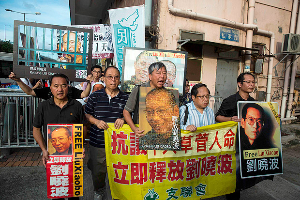 Manifestantes chineses pr-democracia pedem a soltura do ativista Liu Xiaobo 