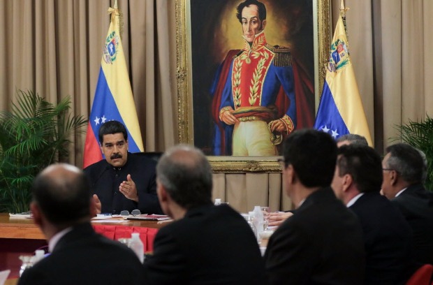 Venezuela's President Nicolas Maduro (L) speaks during a meeting with members of the Defense Council of the Nation in Caracas, Venezuela July 18, 2017. Miraflores Palace/Handout via REUTERS ATTENTION EDITORS - THIS PICTURE WAS PROVIDED BY A THIRD PARTY. ORG XMIT: VEN102