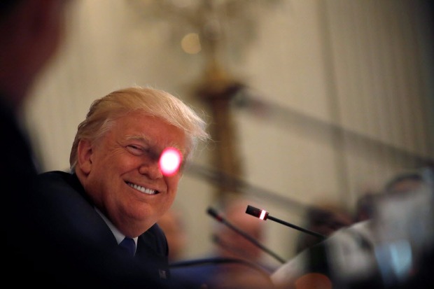 O presidente Donald Trump participa de encontro de fabricantes americanos na Casa Branca