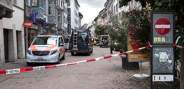 Rua de Schaffhausen, na Sua, fechada pela polcia aps ataque