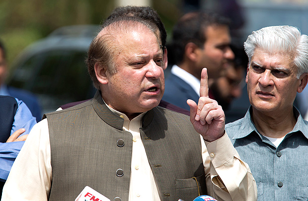 In this Thursday, June 15, 2017, photo, Pakistani Prime Minister Nawaz Sharif speaks to reporters outside the premises of the Joint Investigation Team, in Islamabad, Pakistan. Pakistan's Supreme Court in a unanimous decision has asked the country's anti-corruption body to file corruption charges against Prime Minister Nawaz Sharif, his two sons and daughter for concealing their assets. (AP Photo/B.K. Bangash) ORG XMIT: BKB104