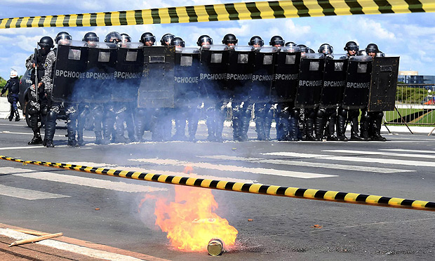 protesto em Braslia, 'Guardian' publica artigo comparando Brasil e Venezuela