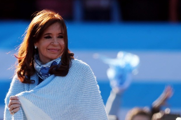 A ex-presidente Cristina Kirchner chega ao evento de lançamento de sua campanha em Buenos Aires