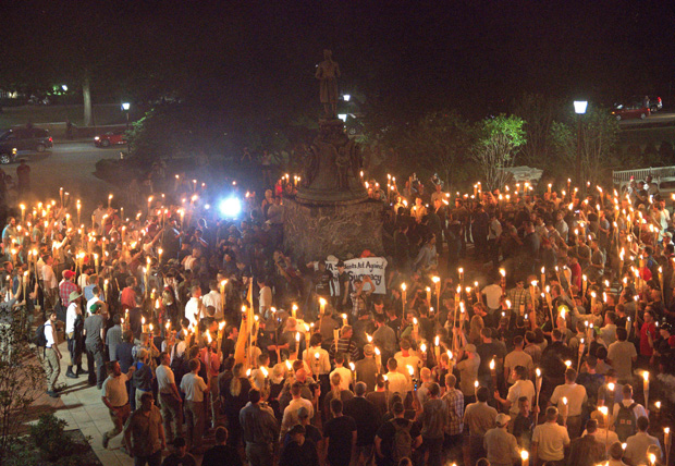 White nationalists carry torches around a statue of Thomas Jefferson on the grounds of the University of Virginia, on the eve of a planned Unite The Right rally in Charlottesville, Virginia, U.S. August 11, 2017. Picture taken August 11, 2017. Alejandro Alvarez/News2Share via REUTERS. MANDATORY CREDIT. NO RESALES. NO ARCHIVES ORG XMIT: TOR500