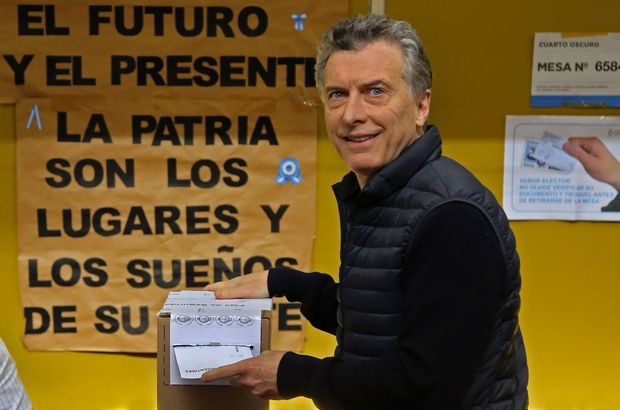 This picture released by Noticias Argentinas shows Argentinian President Mauricio Macri casting his vote during the primary legislative election in Argentina, in Buenos Aires on August 13, 2017. Argentines will set up a mid-term election standoff between President Mauricio Macri and their fiery leftist former leader Cristina Kirchner in primary votes on Sunday