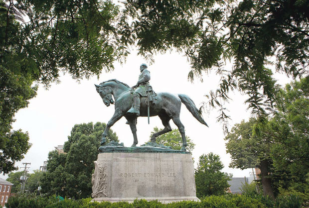 Esttua do general Robert E. Lee de Charlottesville, palco dos atos da extrema-direita no fim de semana