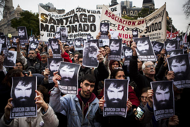 Ativistas argentinos pedem que o governo encontre Santiago Maldonado, que sumiu em um protesto de ndios mapuche