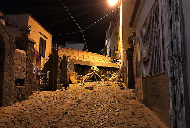 O terremoto em Ischia deixou pelo menos um morto e derrubou casas