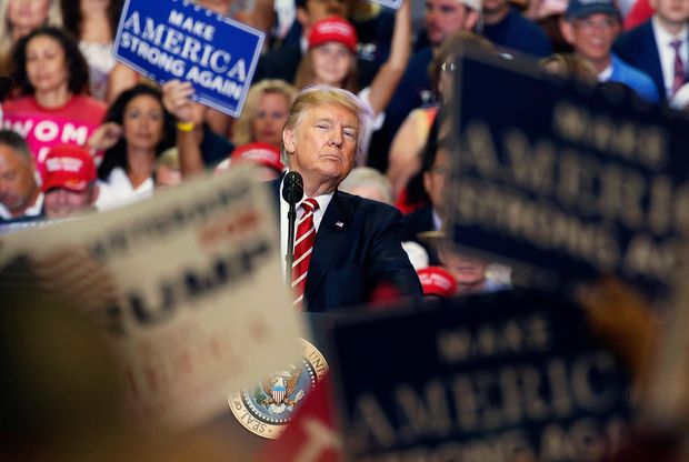  U.S. President Donald Trump speaks at a campaign rally in Phoenix, Arizona, U.S., August 22, 2017. REUTERS/Joshua Roberts ORG XMIT: PHO169