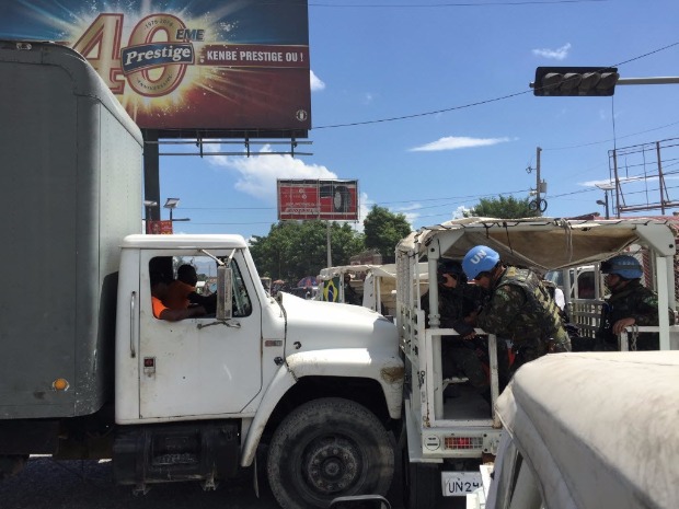 Na ultima patrulha do Brasil no Haiti, caminhão se choca de propósito contra jipe, em Porto Príncipe