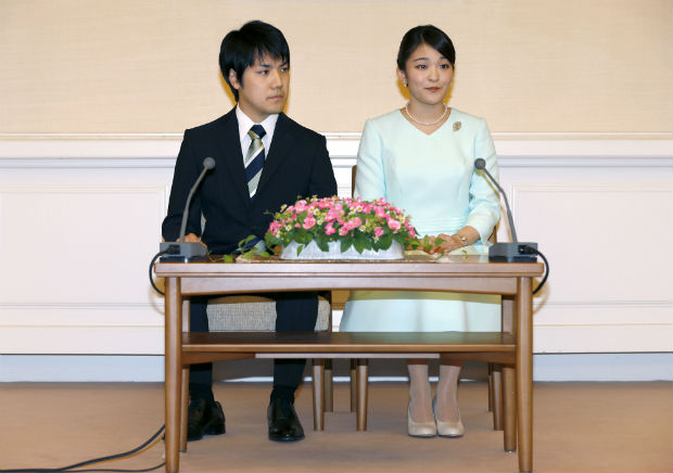 A princesa Mako e Kei Komuro anunciam noivado em Tquio, no Japo 