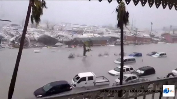 Imagens de um vdeo mostram a destruio na parte francesa de St. Martin aps a passagem do Irma