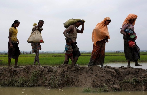Rohingyas chegam a Bangladesh, que já recebeu 400 mil pessoas da minoria islâmica de Mianmar