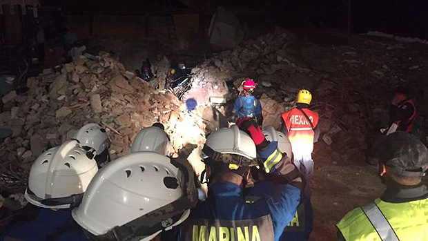 Segundo o Servio Simolgico do Mxico, o terremoto teve seu epicentro a 137 quilmetros a sudoeste da cidade de Tonal.