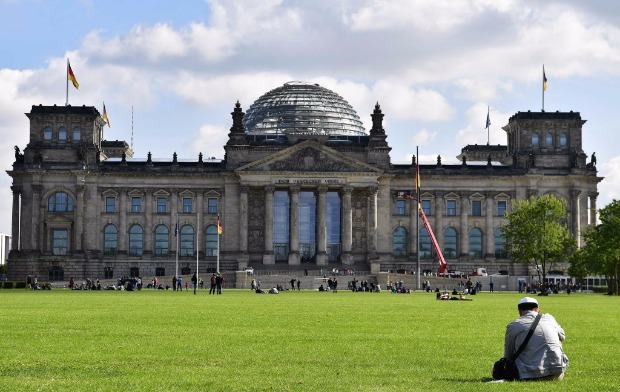 O Reichstag, prdio da Cmara baixa do Parlamento alemo; legisladores no se renem em campanha