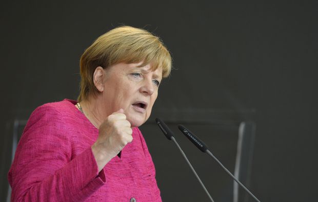 A chanceler alemã, Angela Merkel, fala em comício de seu partido, o CDU, em Ulm