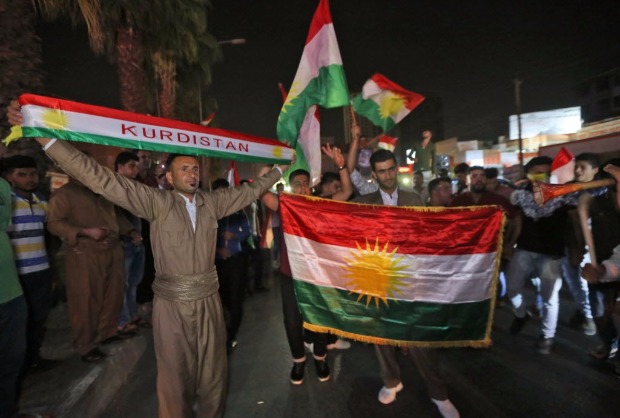 Curdos comemoram realizao de plebiscito sobre independncia em Irbil, no norte do Iraque