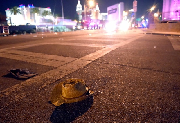 Chapu de caubi fica para trs aps ataque a tiros a festival de msica country em Las Vegas no dia 1