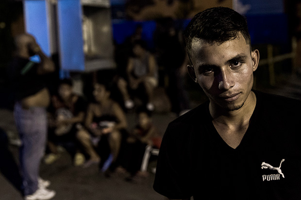 FRONTEIRA MEXICO GUATEMALA - MINHA HISTORIA. Marcos Hernandes, 20 anos, imigrante salvadorenho que mora na Casa do Imigrante, pequeno albergue pertencente a Associação Scalabrinianos