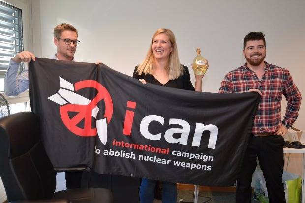 Diretoria da Campanha Internacional para a Abolio de Armas Nucleares comemora Nobel da Paz