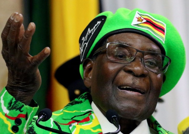 O ditador do Zimbbue, Robert Mugabe, participa de evento de seu partido em Harare, em 7 de outubro