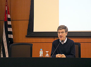 o economista Jeffrey Sachs, professor da Universidade Columbia (EUA), em palestra na Fapesp (Fundação de Amparo à Pesquisa do Estado de São Paulo)