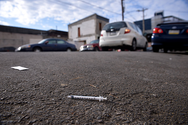 A needle used for shooting heroin lays in the street in the Kensington section of Philadelphia, Pennsylvania, U.S., October 26, 2017. REUTERS/Charles Mostoller ORG XMIT: CMO003