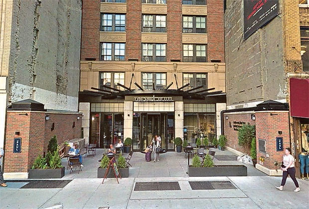 Entrada do Hotel Paul, perto da Broadway, em Nova York 