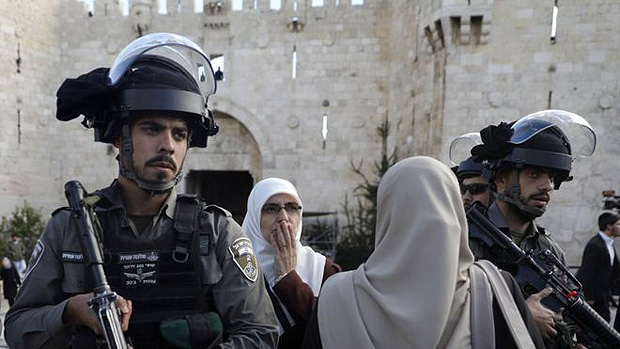 Tanto israelenses quanto palestinos reivindicam Jerusalm como capital de seus territrios | Foto: Menahem Kahana/AFP/Getty Images 