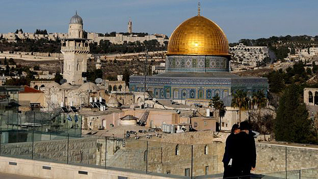 Localizada na parte antiga de Jerusalm, a Cpula da Rocha  uma construo sagrada para o isl 