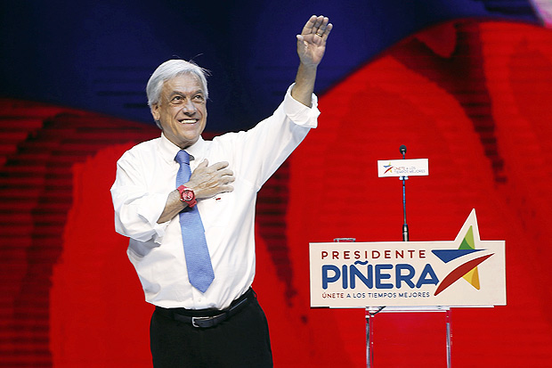 O ex-presidente Sebastin Piera encerra campanha pelo segundo mandato em teatro de Santiago