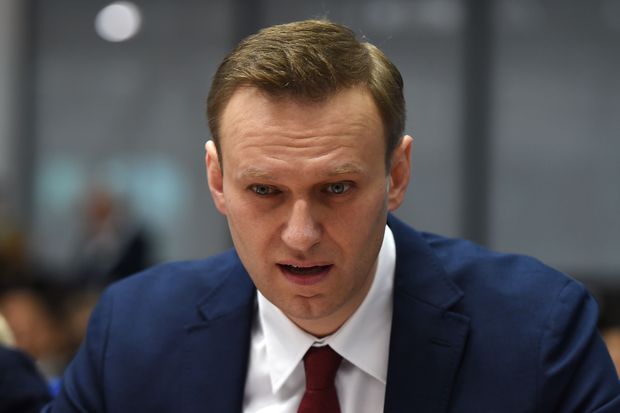 Russian opposition leader Alexei Navalny looks on ahead of a hearing at the European Court of Human Rights (ECHR) in Strasbourg on January 24, 2018.?Kremlin critic Alexei Navalny arrived at the European Court of Human Rights for a fresh hearing after the court in February condemned Moscow for subjecting him to disproportionate arrests. Both Moscow and Navalny appealed the ruling. / AFP PHOTO / FREDERICK FLORIN ORG XMIT: FFL5478