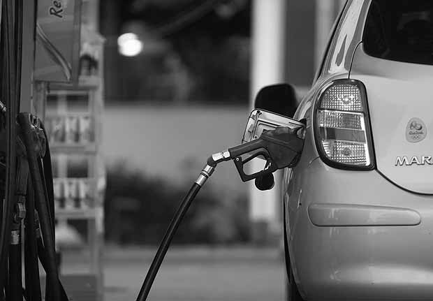 Pre�o da gasolina teve maior alta semanal desde 2004