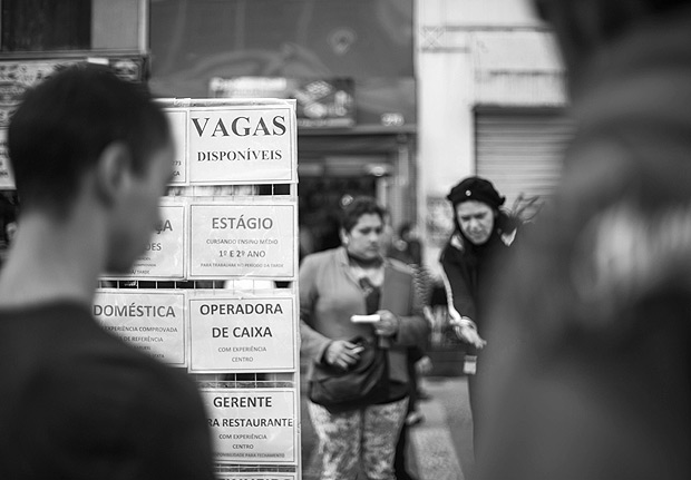 Personas buscan trabajo en el centro de So Paulo