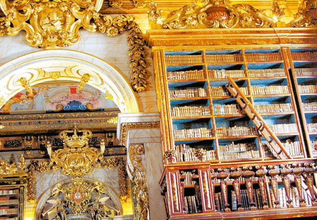 A biblioteca Joanina, na Universidade de Coimbra, em Portugal