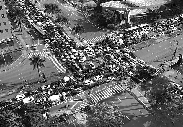 SAO PAULO,SP - 2/2/2017 - Imagem publicada pela conta de Twitter da Radio Band News por volta das 10h desta quinta mostra um congestionamento no cruzamento das avenidas Faia lima e Juscelino Kubistischeck, por causa de um semaforo quebrado. (Foto: REPRODUCAO/TWITTER RADIOBANDNEWS, NAS RUAS) *** EXCLUSIVO AGORA SAO PAULO *** ***DIREITOS RESERVADOS. NO PUBLICAR SEM AUTORIZAO DO DETENTOR DOS DIREITOS AUTORAIS E DE IMAGEM***