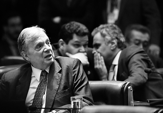 BRASLIA, DF, 24.10.2017: SENADO-DF - Os senadores Tasso Jereissati (PSDB-CE) e Acio Neves (PSDB-MG) em sesso no plenrio do Senado. (Foto: Mateus Bonomi/Folhapress)