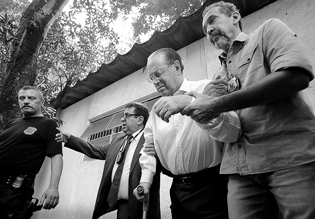 Member of Brazil's Lower House of Congress Paulo Maluf (2nd R) is escorted by Federal Police as he leaves the Medical Legal Institute in Sao Paulo, Brazil December 20, 2017. 