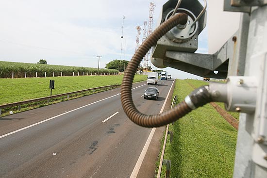 Radar inteligente instalado no km 371 da rodovia anhanguera prximo a Orlndia