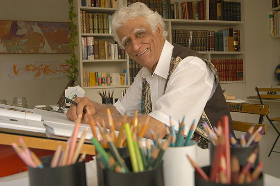 O escritor e cartunista Ziraldo, que completa 80 anos em outubro, em seu escritrio, no Rio
